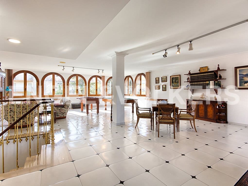 3 sovrum Radhus till salu i Figueres med pool garage - 1 200 000 € (Ref: 9005783)