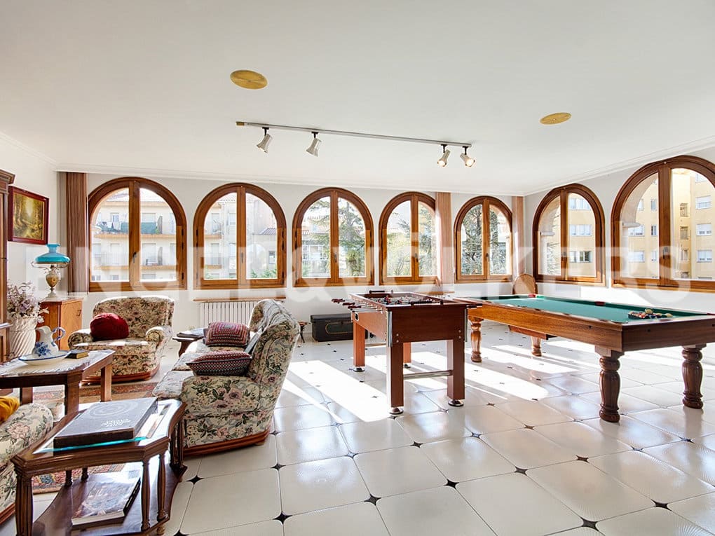 3 sovrum Radhus till salu i Figueres med pool garage - 1 200 000 € (Ref: 9005783)