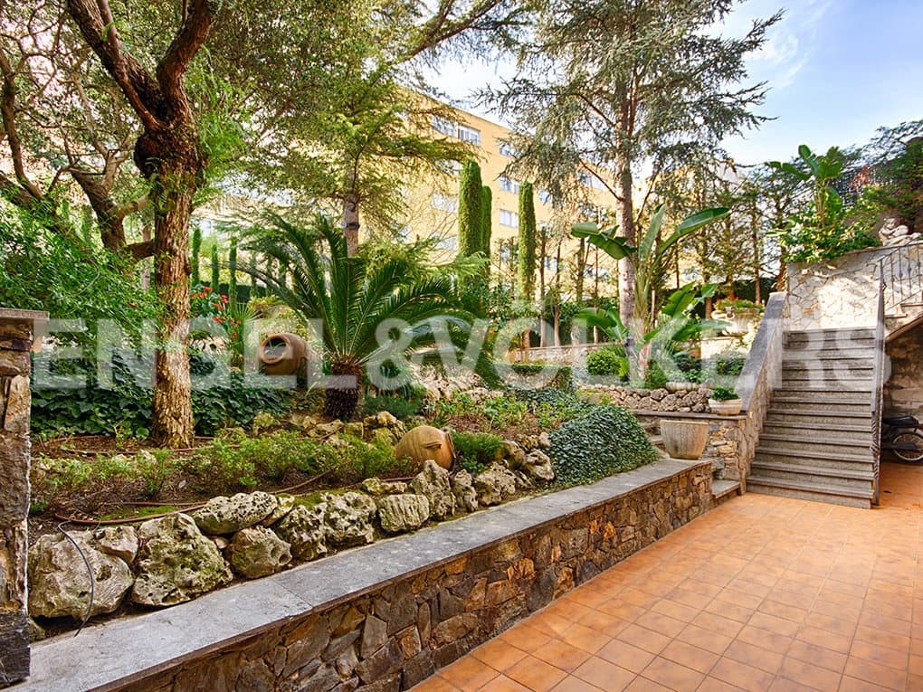 3 sovrum Radhus till salu i Figueres med pool garage - 1 200 000 € (Ref: 9005783)