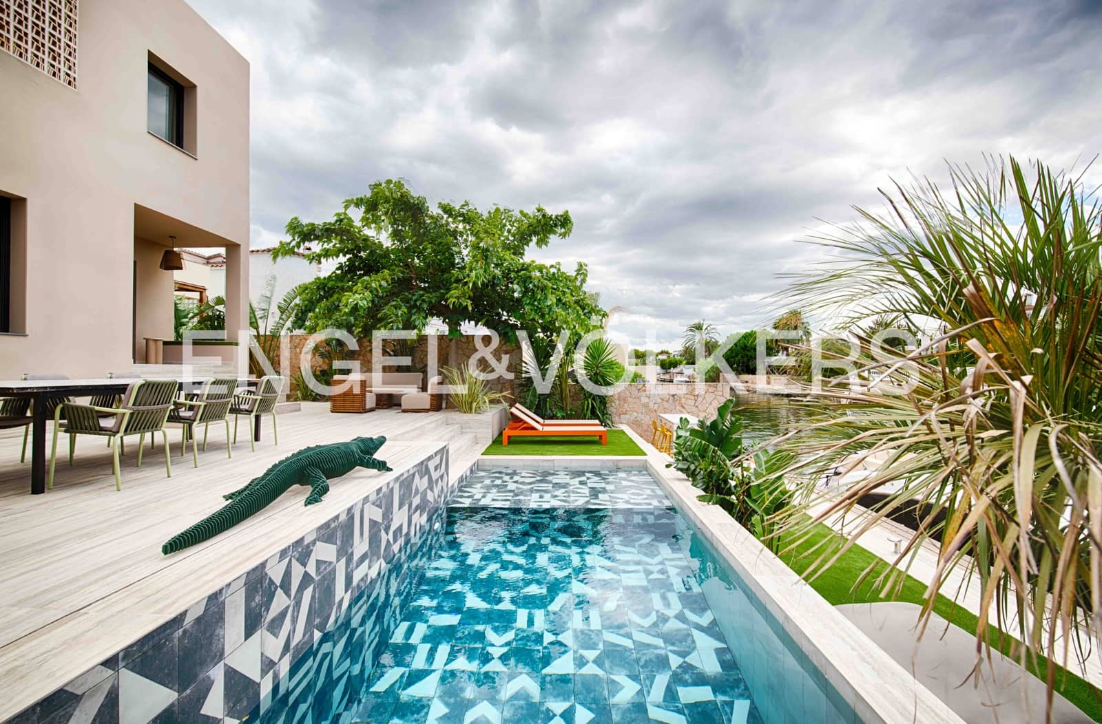 4 soveværelse Villa til salg i Empuriabrava med swimmingpool garage - € 1.450.000 (Ref: 9005785)