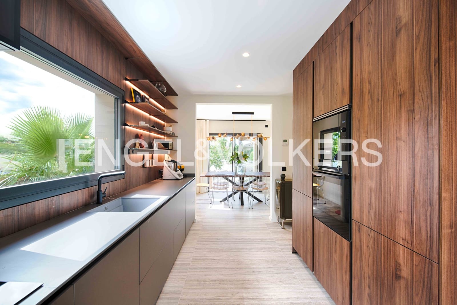 4 soveværelse Villa til salg i Empuriabrava med swimmingpool garage - € 1.450.000 (Ref: 9005785)