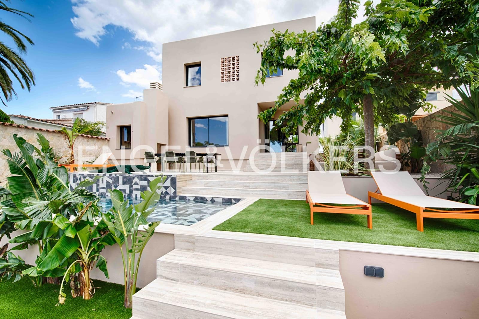 4 soveværelse Villa til salg i Empuriabrava med swimmingpool garage - € 1.450.000 (Ref: 9005785)