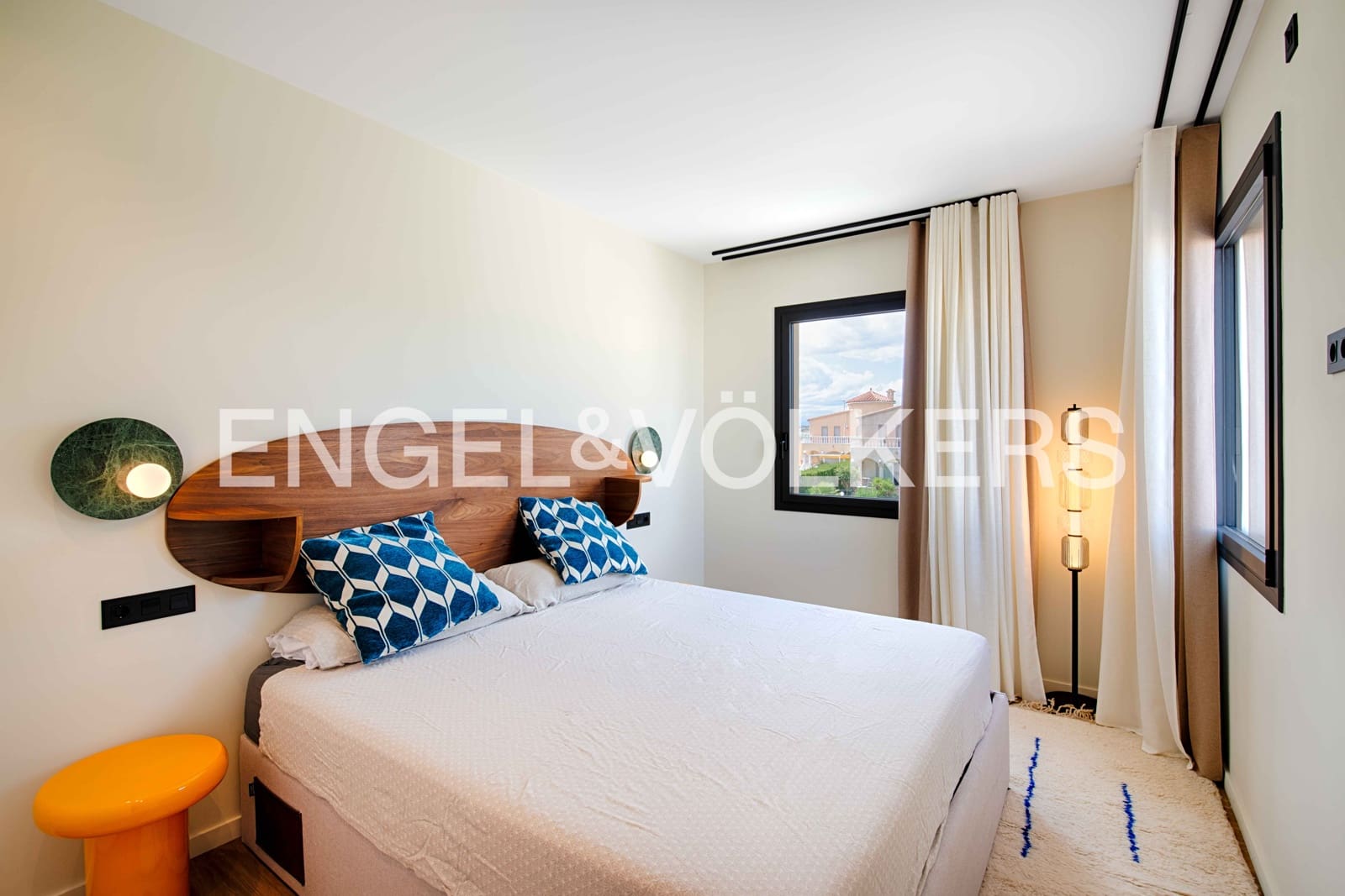 4 soveværelse Villa til salg i Empuriabrava med swimmingpool garage - € 1.450.000 (Ref: 9005785)