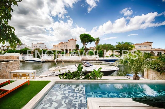 4 makuuhuone Huvila myytävänä paikassa Empuriabrava, Castelló d'Empúries mukana uima-altaan 
autotalli - 1 450 000 € (Ref: 9005785)