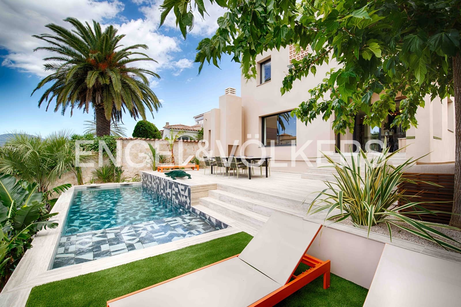 4 soveværelse Villa til salg i Empuriabrava med swimmingpool garage - € 1.450.000 (Ref: 9005785)