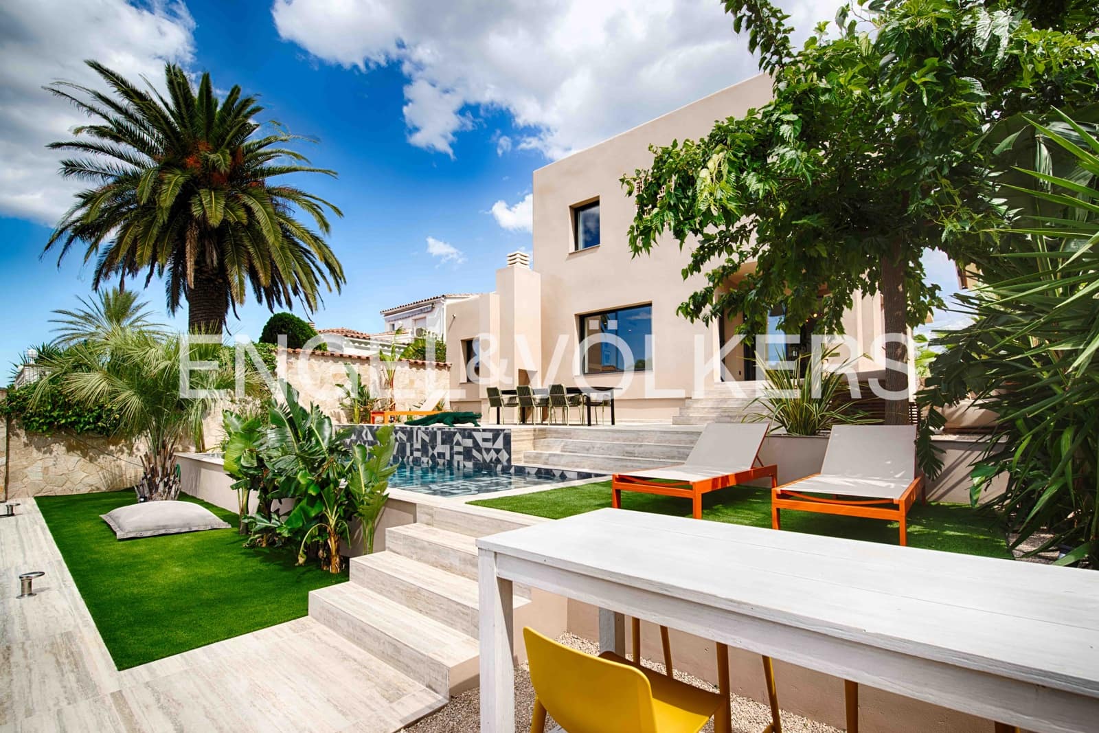 4 soveværelse Villa til salg i Empuriabrava med swimmingpool garage - € 1.450.000 (Ref: 9005785)