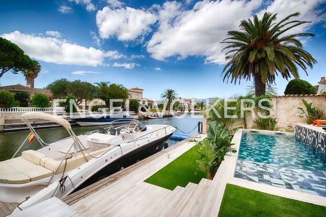 4 makuuhuone Huvila myytävänä paikassa Empuriabrava, Castelló d'Empúries mukana uima-altaan 
autotalli - 1 450 000 € (Ref: 9005785)