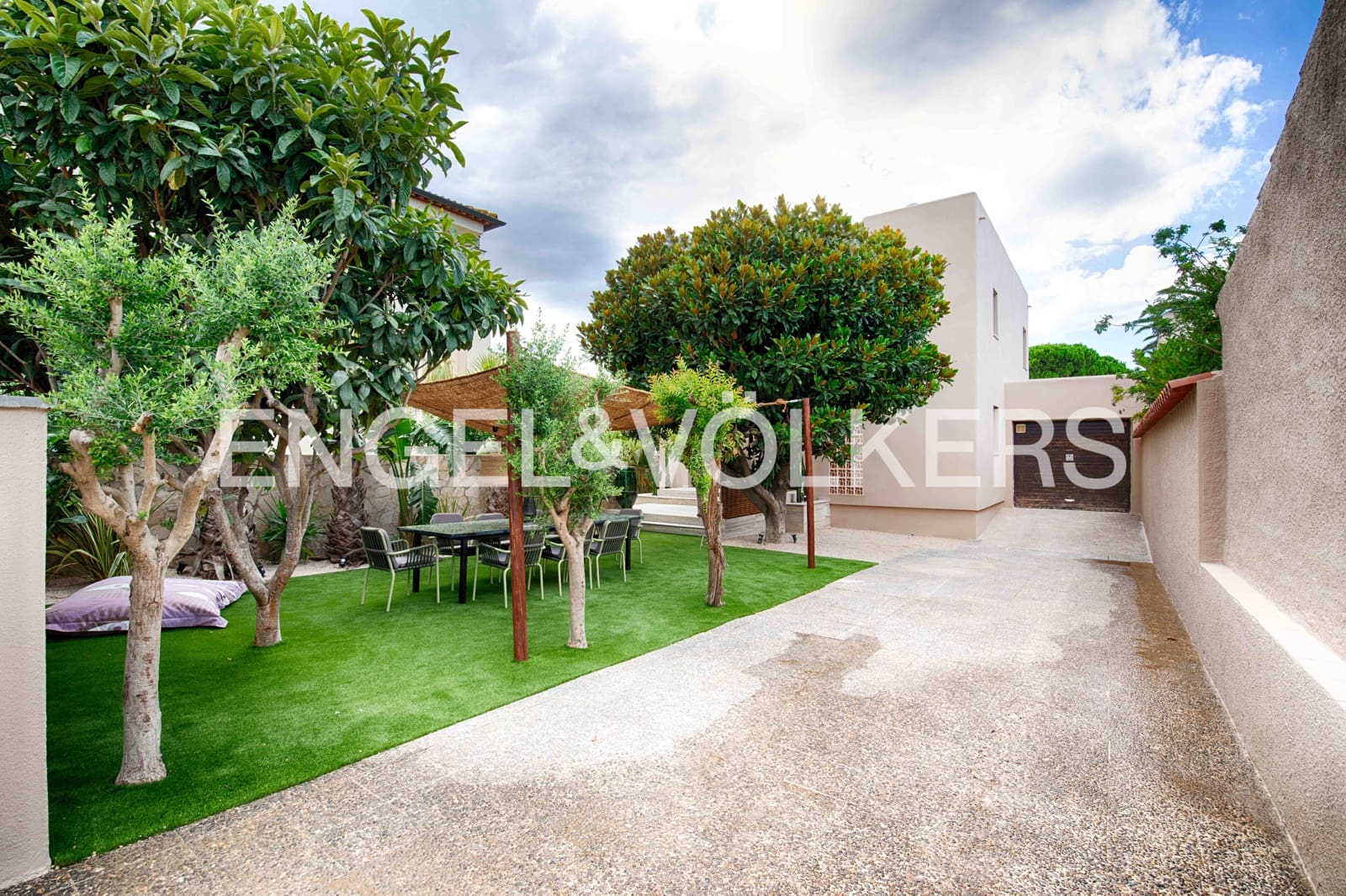 4 soveværelse Villa til salg i Empuriabrava med swimmingpool garage - € 1.450.000 (Ref: 9005785)