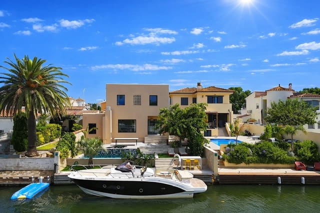 4 slaapkamer Villa te koop in Empuriabrava, Castelló d'Empúries met zwembad garage - € 1.450.000 (Ref: 9005785)