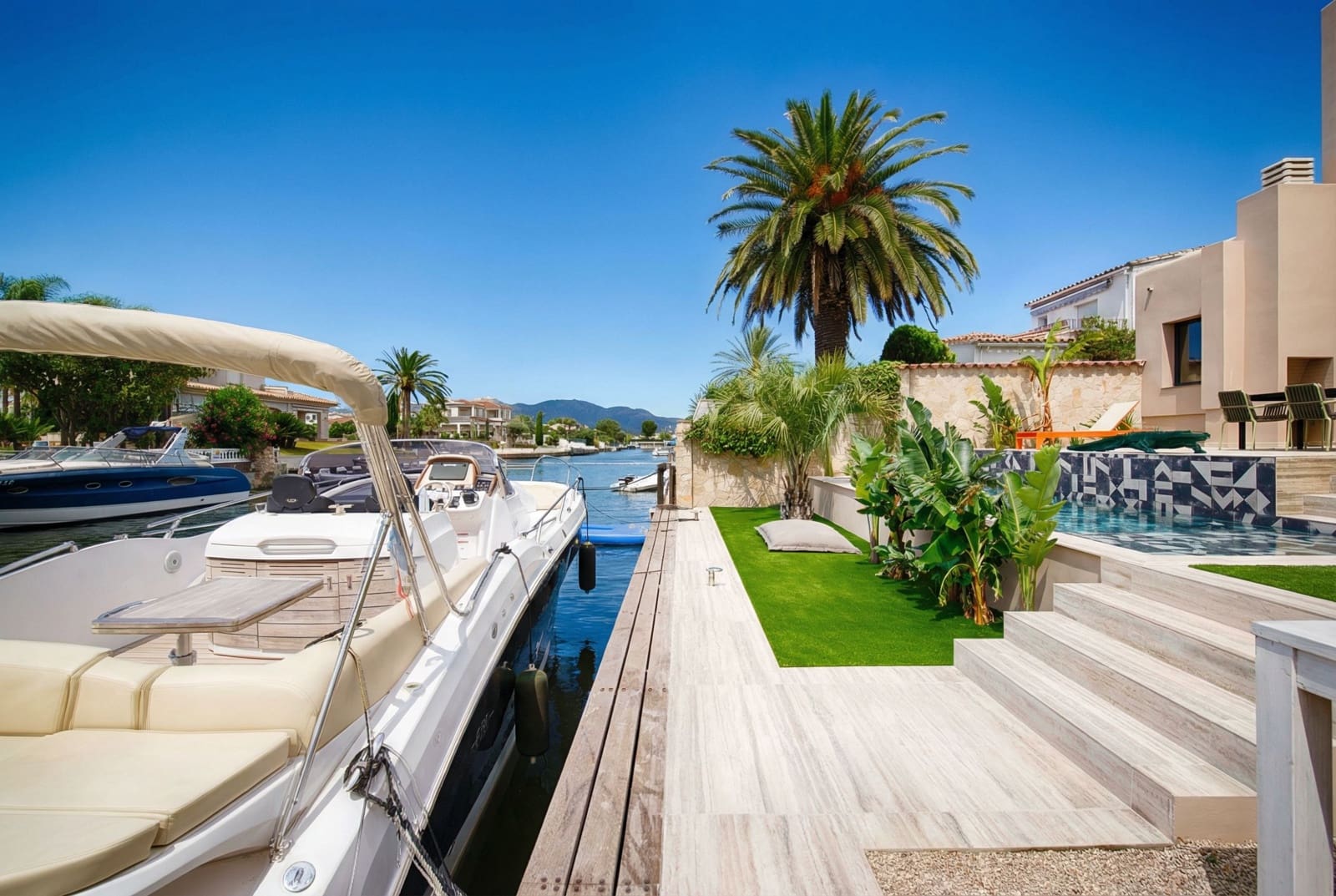 4 soverom Villa til salgs i Empuriabrava med svømmebasseng garasje - € 1 450 000 (Ref: 9005785)