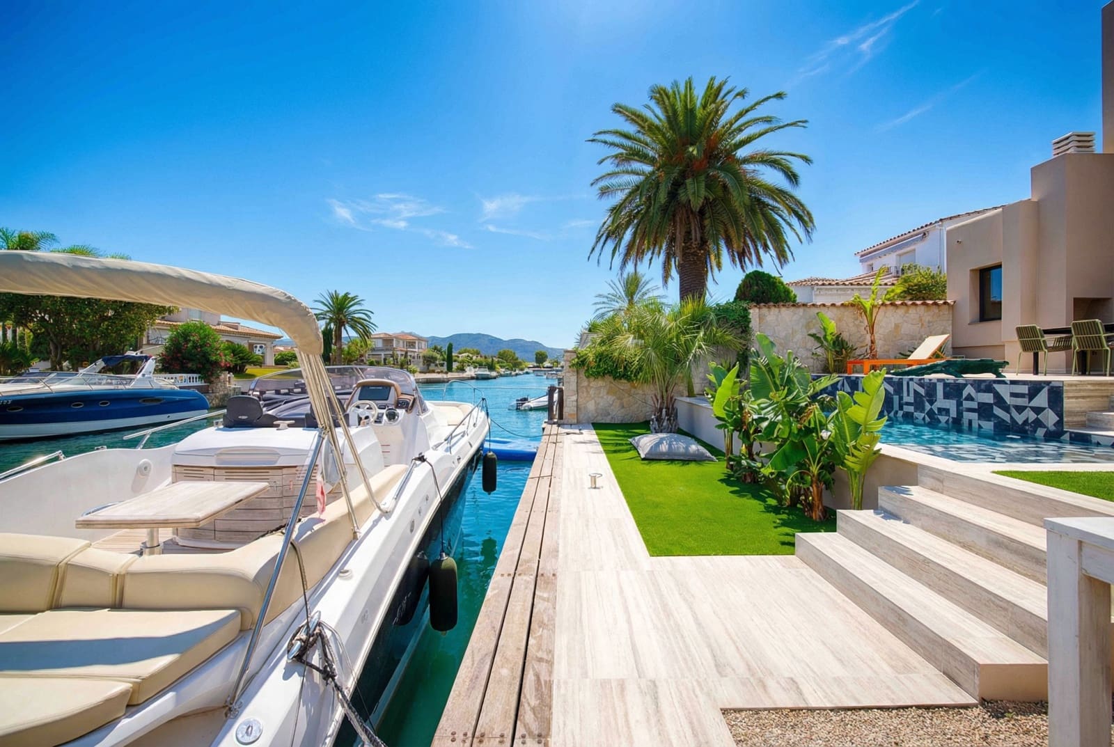 4 soverom Villa til salgs i Empuriabrava med svømmebasseng garasje - € 1 450 000 (Ref: 9005785)