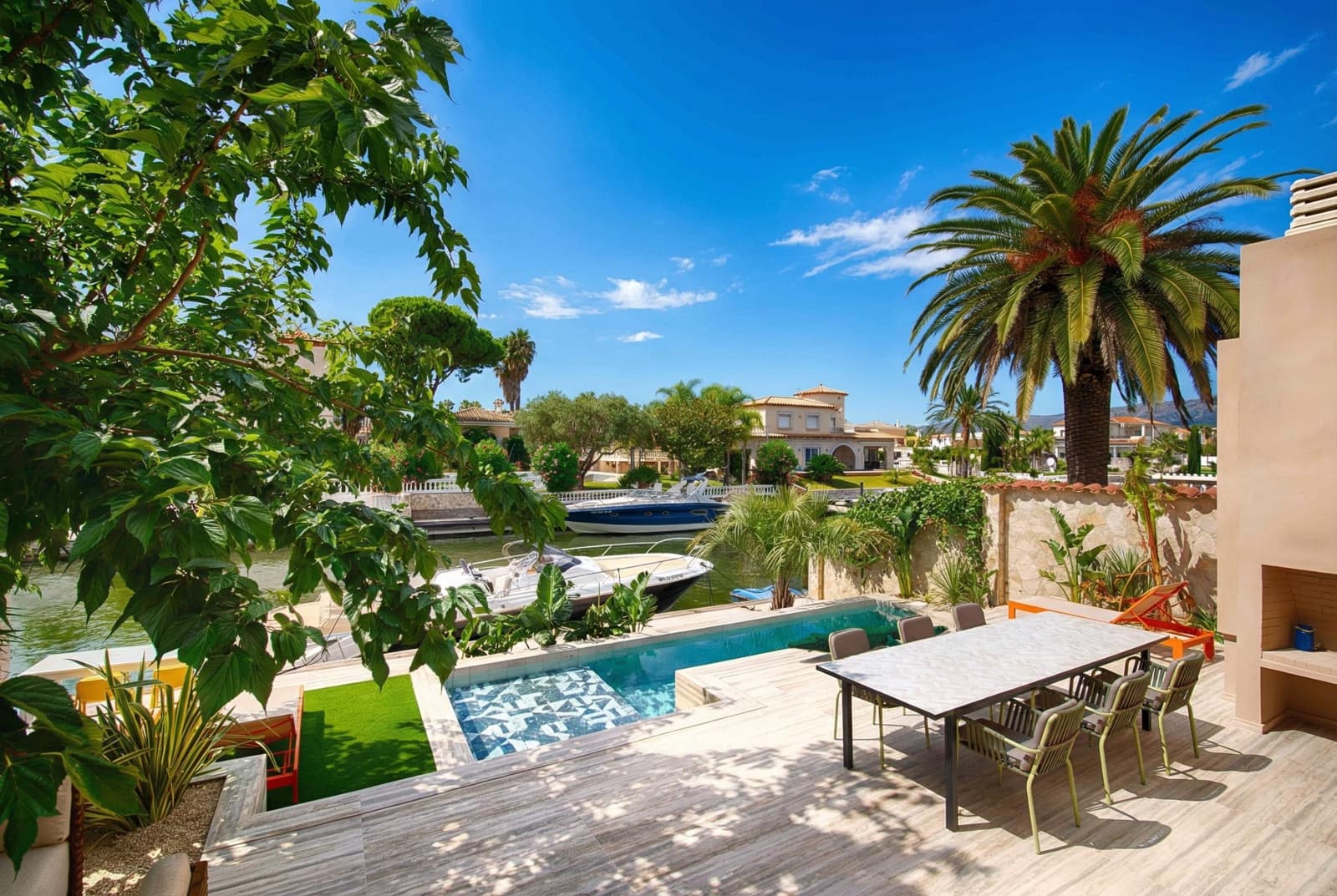 4 soverom Villa til salgs i Empuriabrava med svømmebasseng garasje - € 1 450 000 (Ref: 9005785)