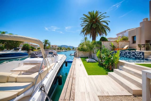 4 slaapkamer Villa te koop in Empuriabrava, Castelló d'Empúries met zwembad garage - € 1.450.000 (Ref: 9005785)