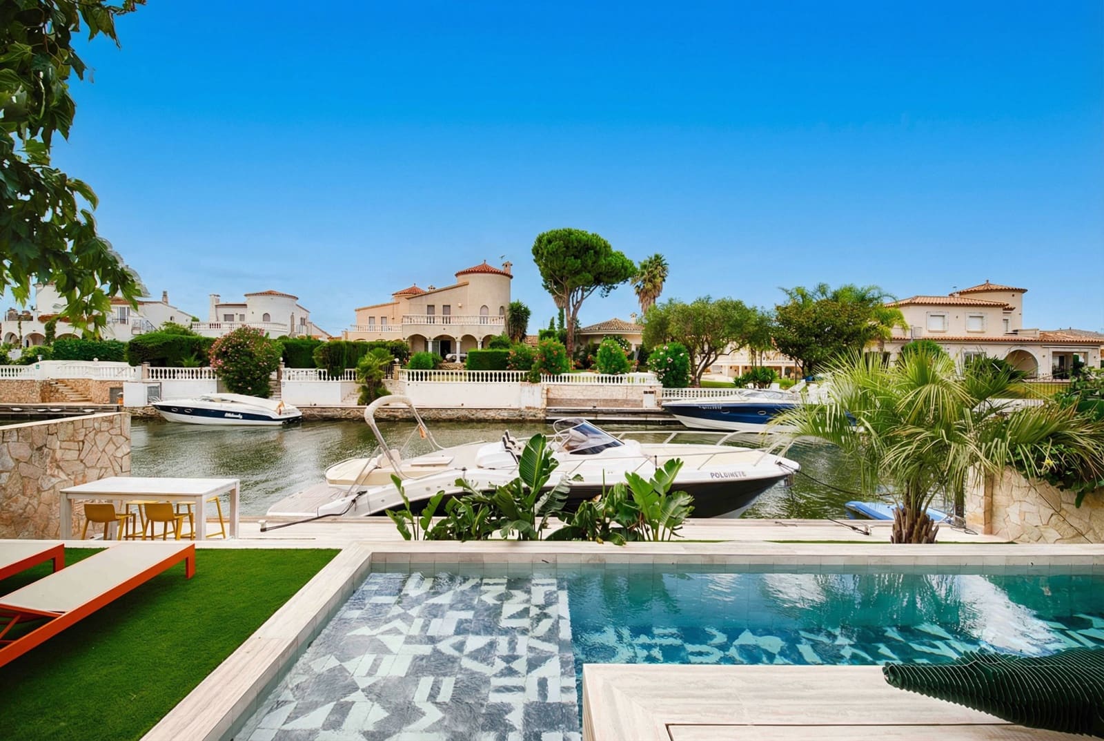 4 soverom Villa til salgs i Empuriabrava med svømmebasseng garasje - € 1 450 000 (Ref: 9005785)