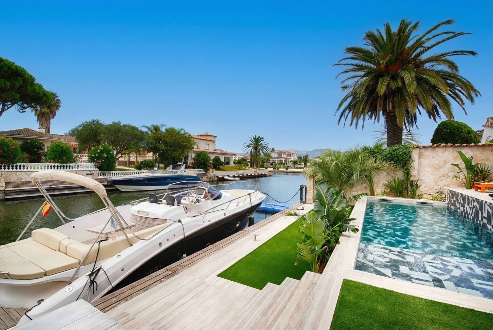 4 soverom Villa til salgs i Empuriabrava med svømmebasseng garasje - € 1 450 000 (Ref: 9005785)