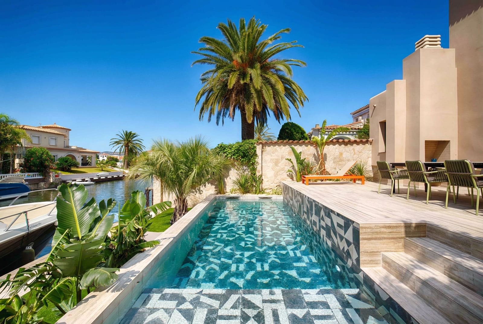 4 soverom Villa til salgs i Empuriabrava med svømmebasseng garasje - € 1 450 000 (Ref: 9005785)