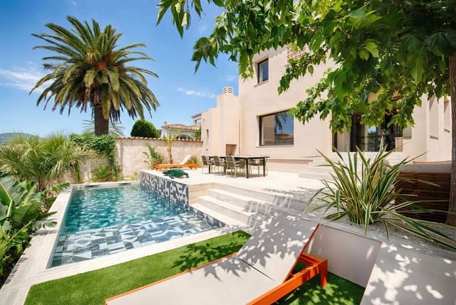 4 slaapkamer Villa te koop in Empuriabrava, Castelló d'Empúries met zwembad garage - € 1.450.000 (Ref: 9005785)