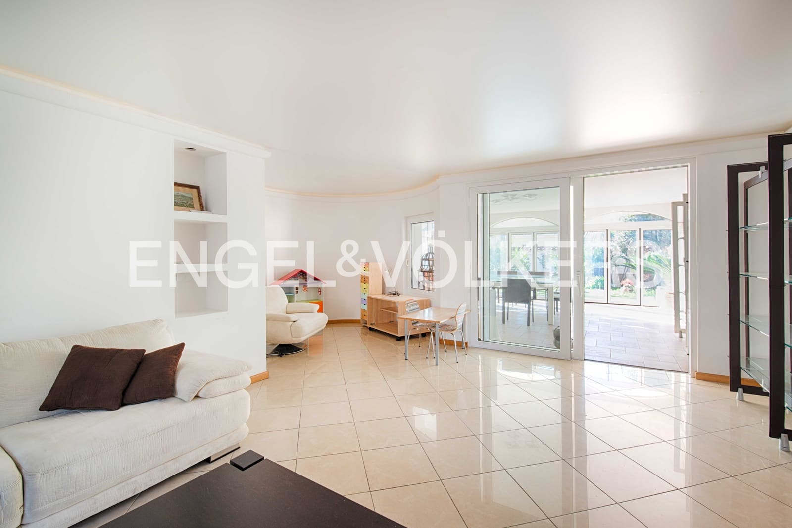 4 soveværelse Villa til salg i Empuriabrava med swimmingpool garage - € 670.000 (Ref: 9005787)