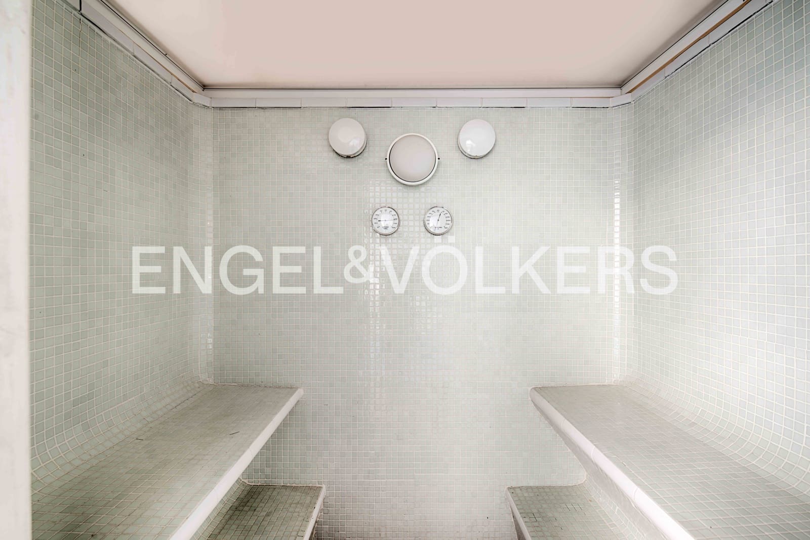 4 soveværelse Villa til salg i Empuriabrava med swimmingpool garage - € 670.000 (Ref: 9005787)