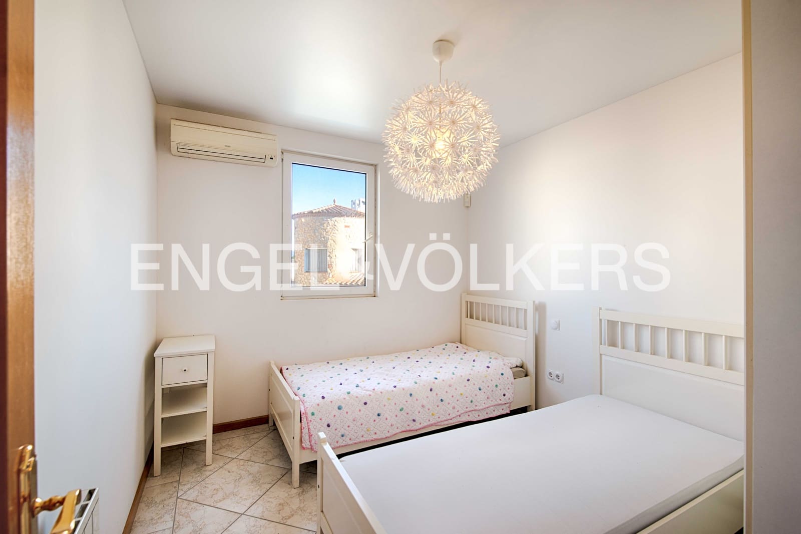 4 soveværelse Villa til salg i Empuriabrava med swimmingpool garage - € 670.000 (Ref: 9005787)