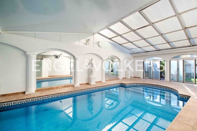 4 makuuhuone Huvila myytävänä paikassa Empuriabrava, Castelló d'Empúries mukana uima-altaan 
autotalli - 670 000 € (Ref: 9005787)