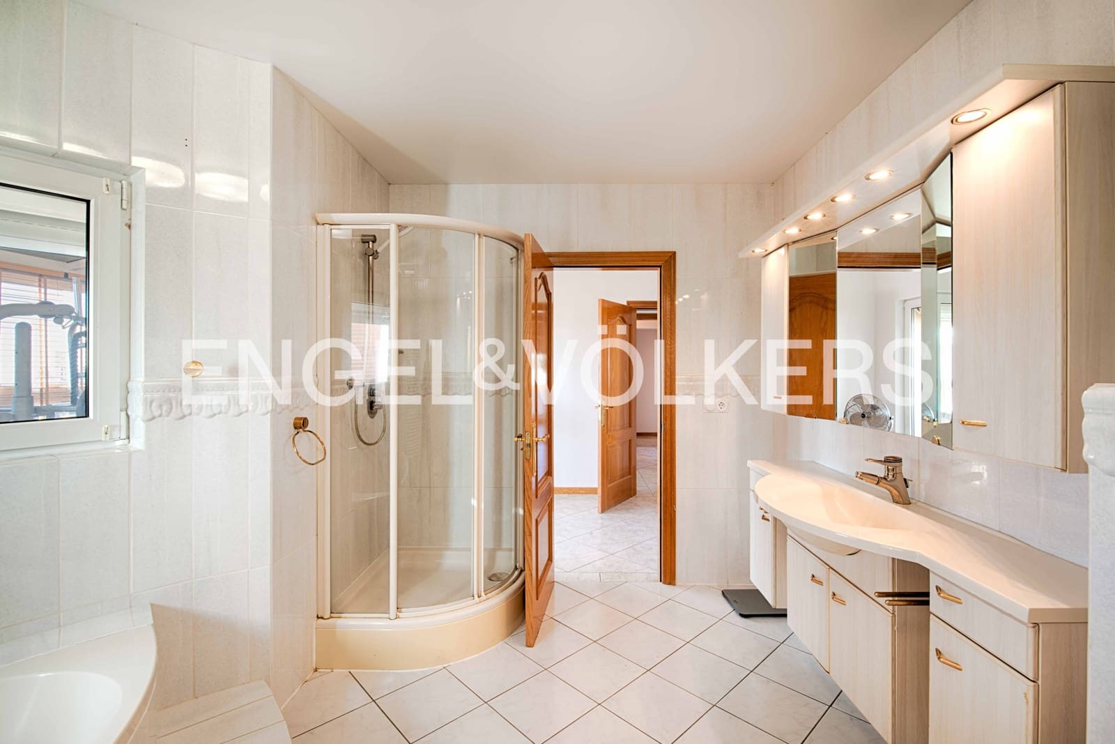 4 soveværelse Villa til salg i Empuriabrava med swimmingpool garage - € 670.000 (Ref: 9005787)