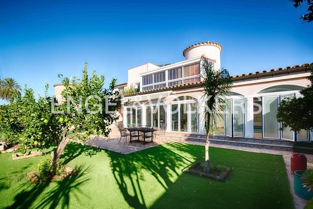 4 chambre Villa/Maison à vendre à Empuriabrava, Castelló d'Empúries avec piscine garage - 670 000 € (Ref: 9005787)