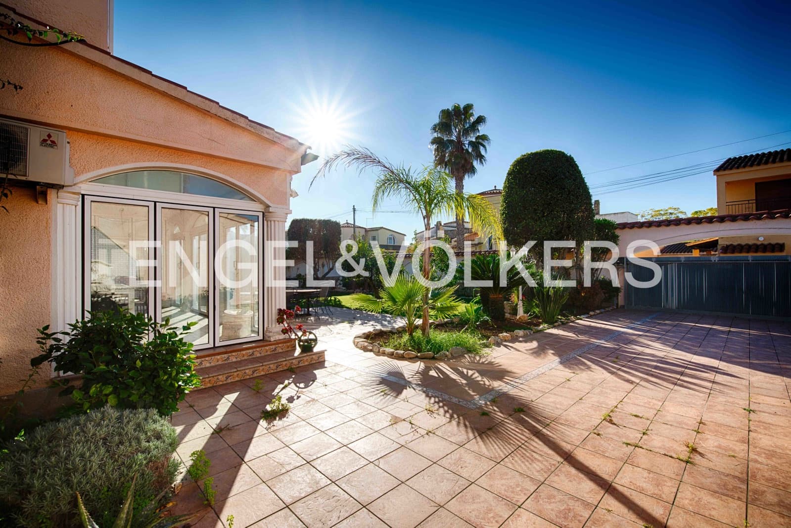 4 slaapkamer Villa te koop in Empuriabrava met zwembad garage - € 670.000 (Ref: 9005787)