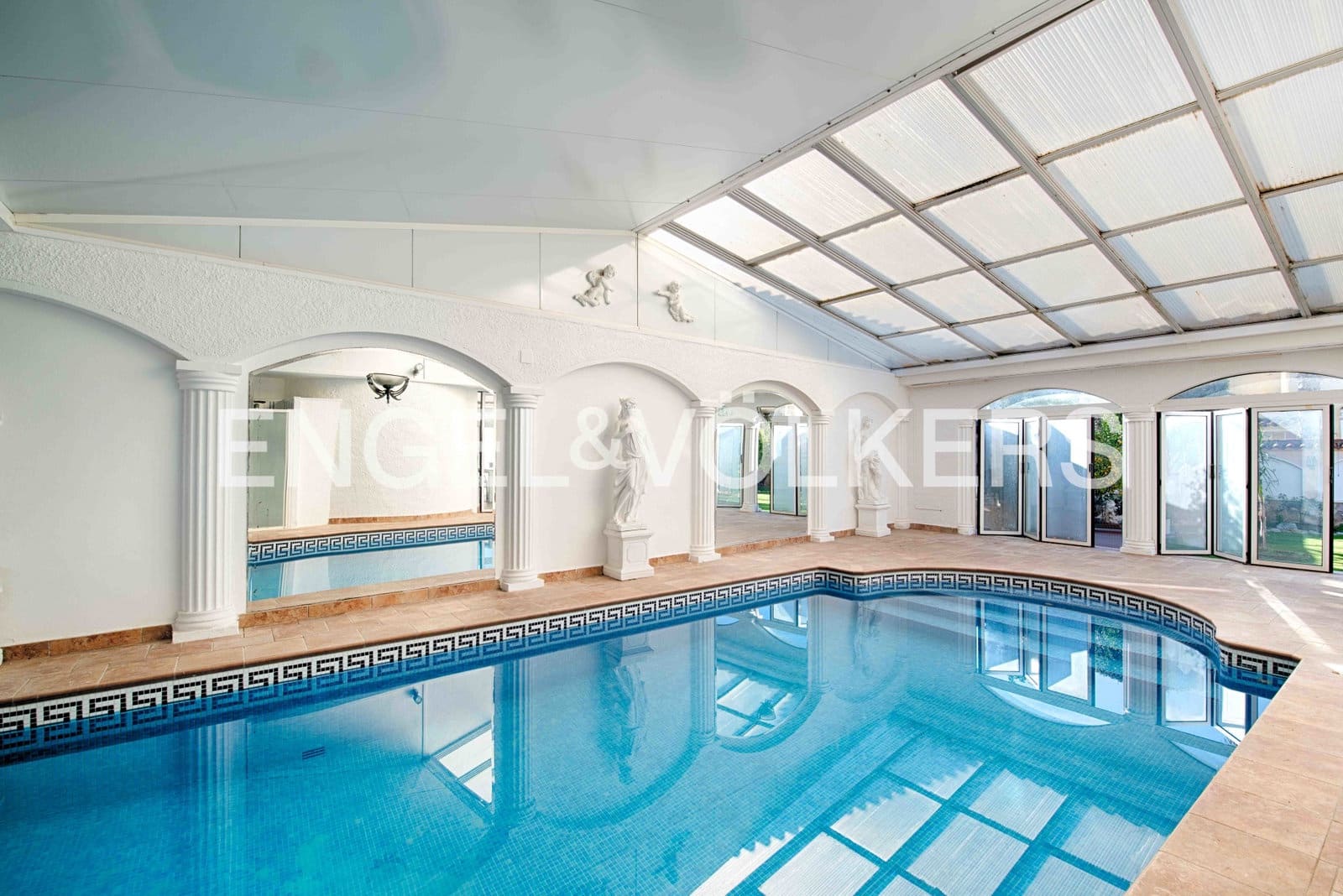 4 slaapkamer Villa te koop in Empuriabrava met zwembad garage - € 670.000 (Ref: 9005787)