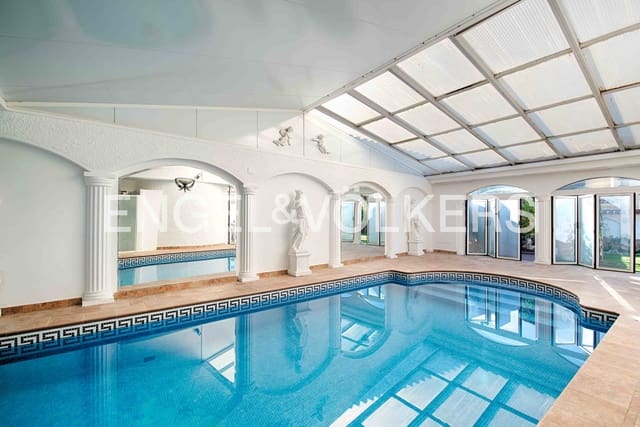 4 chambre Villa/Maison à vendre à Empuriabrava, Castelló d'Empúries avec piscine garage - 670 000 € (Ref: 9005787)