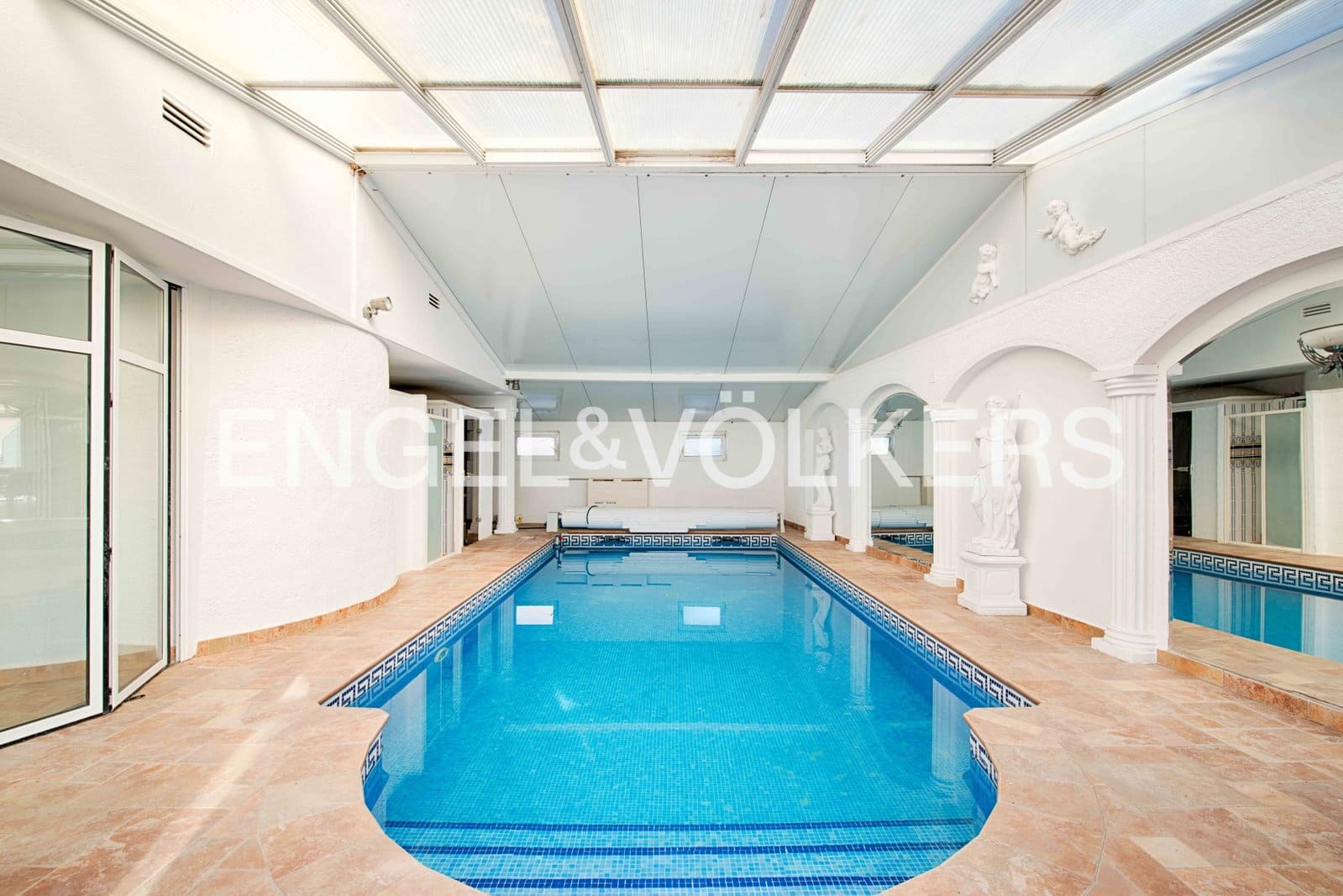 4 slaapkamer Villa te koop in Empuriabrava met zwembad garage - € 670.000 (Ref: 9005787)