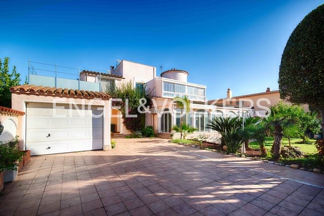4 chambre Villa/Maison à vendre à Empuriabrava, Castelló d'Empúries avec piscine garage - 670 000 € (Ref: 9005787)
