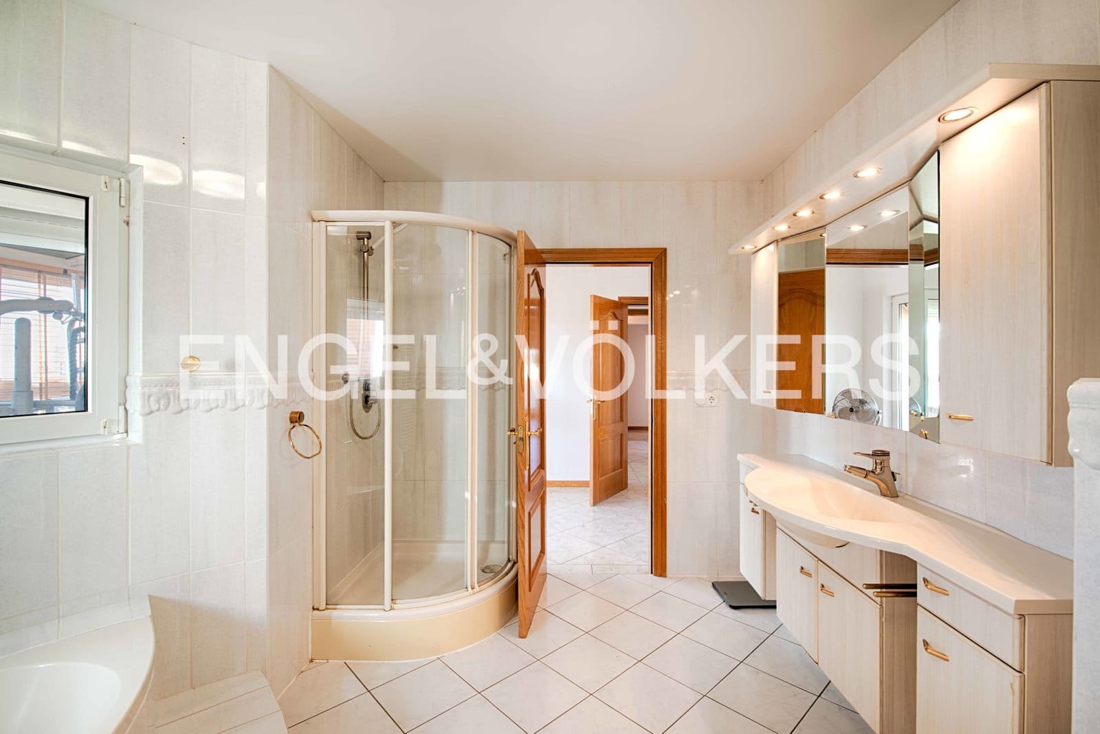 4 slaapkamer Villa te koop in Empuriabrava met zwembad garage - € 670.000 (Ref: 9005787)