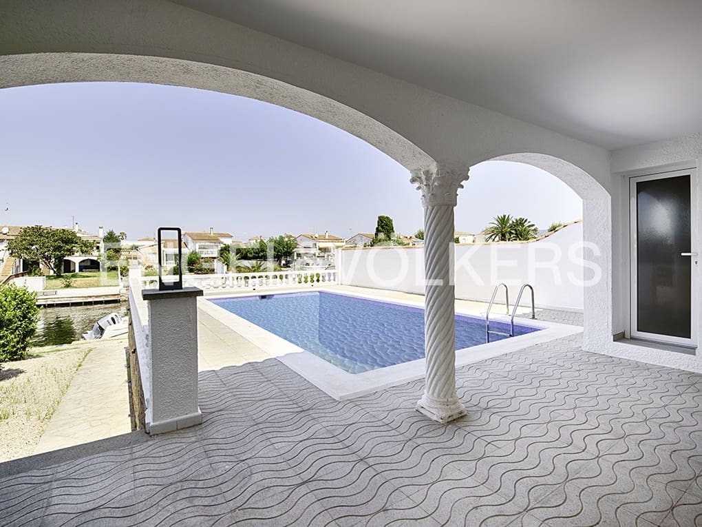 3 makuuhuone Huvila myytävänä paikassa Empuriabrava mukana uima-altaan 
autotalli - 1 039 000 € (Ref: 9005788)