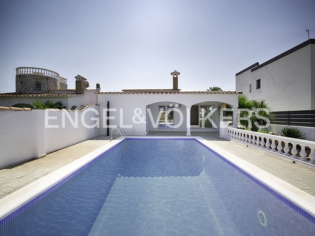 3 makuuhuone Huvila myytävänä paikassa Empuriabrava mukana uima-altaan 
autotalli - 1 039 000 € (Ref: 9005788)