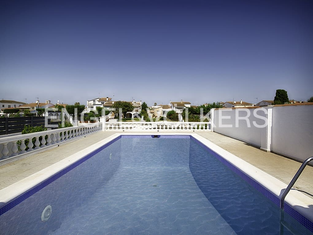 3 makuuhuone Huvila myytävänä paikassa Empuriabrava mukana uima-altaan 
autotalli - 1 039 000 € (Ref: 9005788)