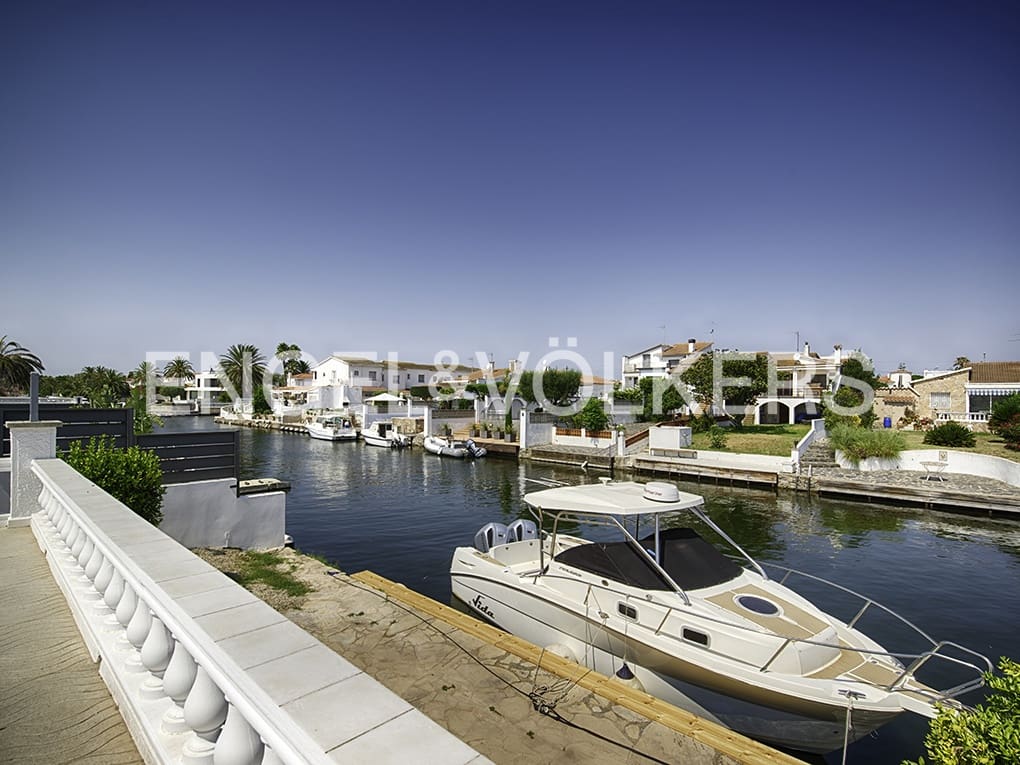 3 makuuhuone Huvila myytävänä paikassa Empuriabrava mukana uima-altaan 
autotalli - 1 039 000 € (Ref: 9005788)