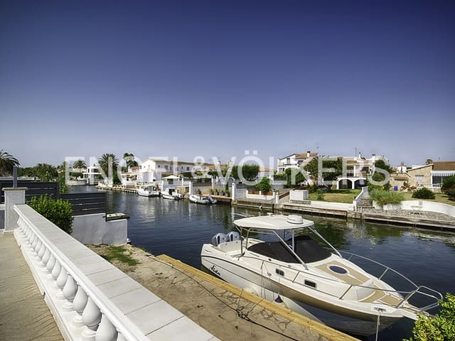 3 makuuhuone Huvila myytävänä paikassa Empuriabrava, Castelló d'Empúries mukana uima-altaan 
autotalli - 1 039 000 € (Ref: 9005788)