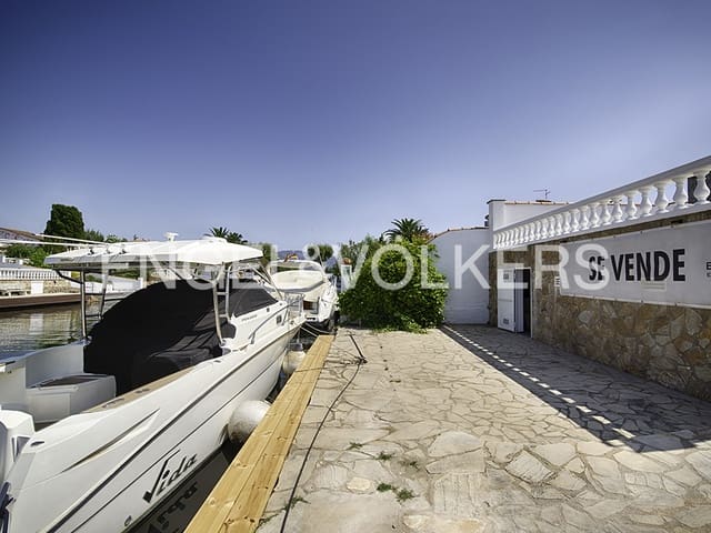 3 makuuhuone Huvila myytävänä paikassa Empuriabrava, Castelló d'Empúries mukana uima-altaan 
autotalli - 1 039 000 € (Ref: 9005788)