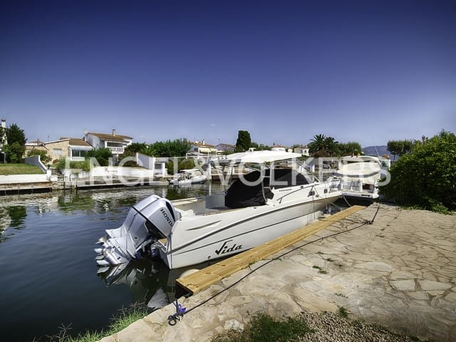 3 makuuhuone Huvila myytävänä paikassa Empuriabrava, Castelló d'Empúries mukana uima-altaan 
autotalli - 1 039 000 € (Ref: 9005788)