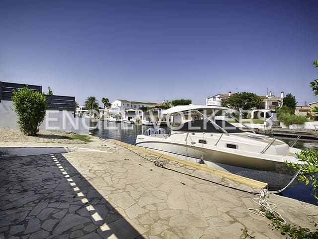 3 makuuhuone Huvila myytävänä paikassa Empuriabrava, Castelló d'Empúries mukana uima-altaan 
autotalli - 1 039 000 € (Ref: 9005788)