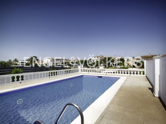 3 sypialnia Willa na sprzedaż w Empuriabrava, Castelló d'Empúries z basenem garażem - 975 000 € (Ref: 9005788)
