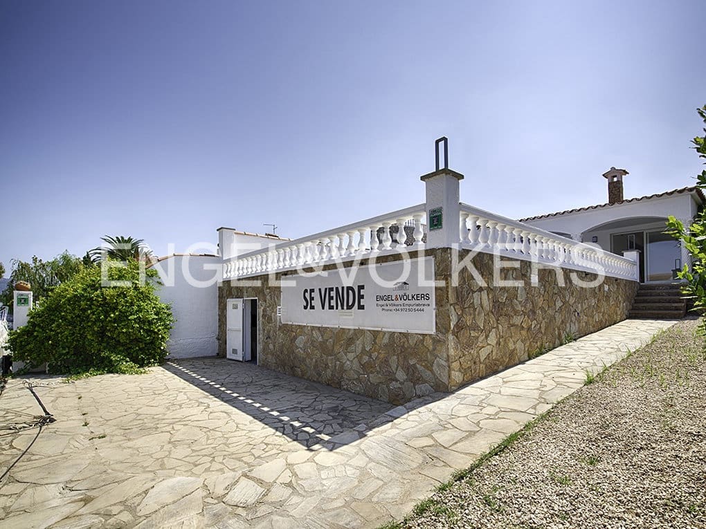 3 chambre Villa/Maison à vendre à Empuriabrava avec piscine garage - 975 000 € (Ref: 9005788)