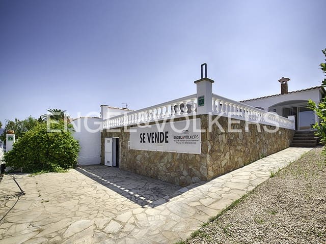 3 sypialnia Willa na sprzedaż w Empuriabrava, Castelló d'Empúries z basenem garażem - 975 000 € (Ref: 9005788)