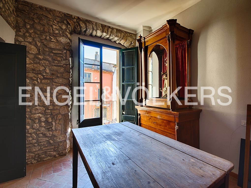 10 soveværelse Byhus til salg i Navata med garage - € 650.000 (Ref: 9005791)