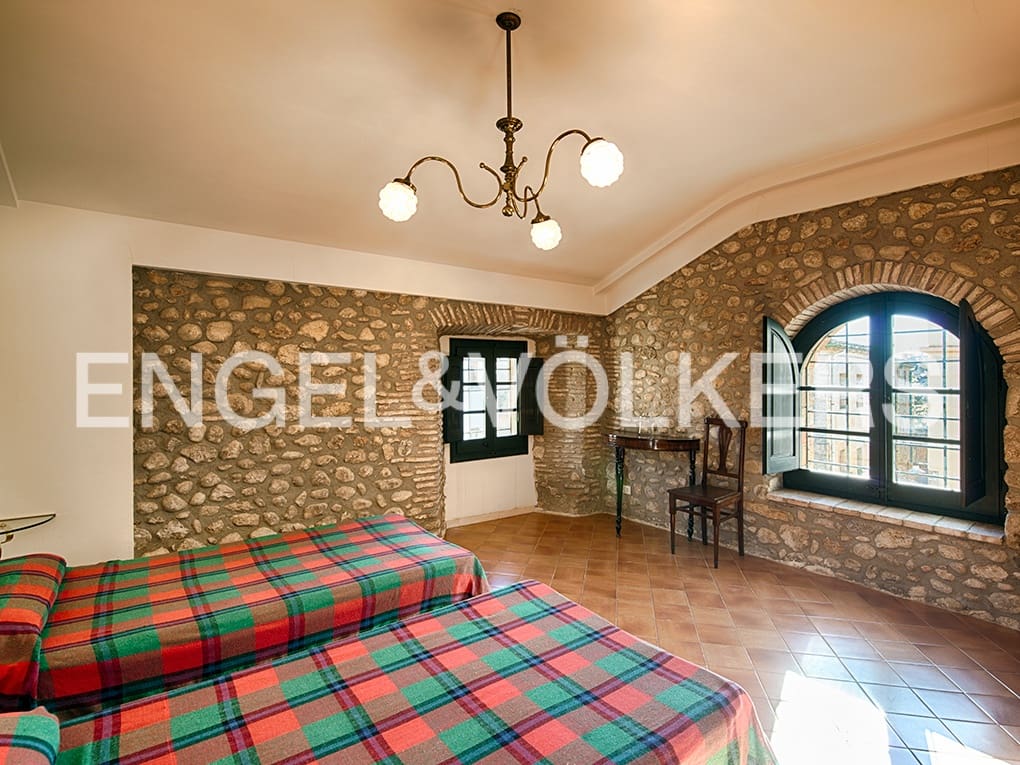 10 soveværelse Byhus til salg i Navata med garage - € 650.000 (Ref: 9005791)