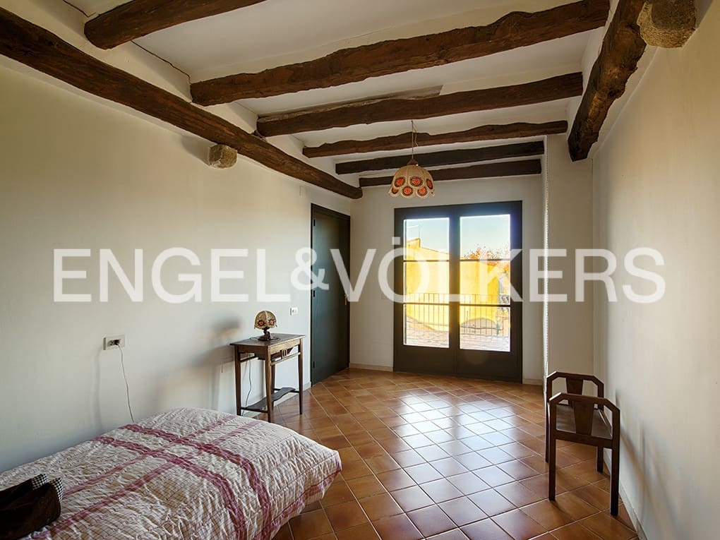 10 soveværelse Byhus til salg i Navata med garage - € 650.000 (Ref: 9005791)