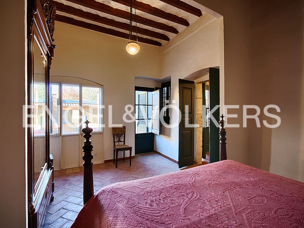 10 soveværelse Byhus til salg i Navata med garage - € 650.000 (Ref: 9005791)