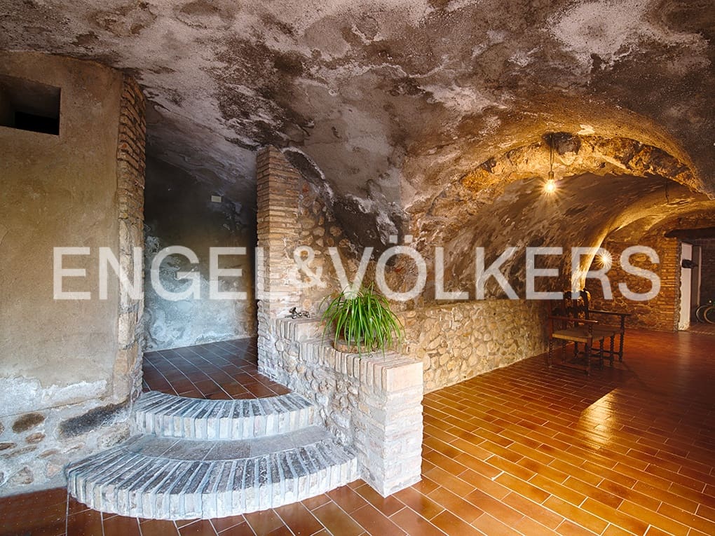 10 soveværelse Byhus til salg i Navata med garage - € 650.000 (Ref: 9005791)