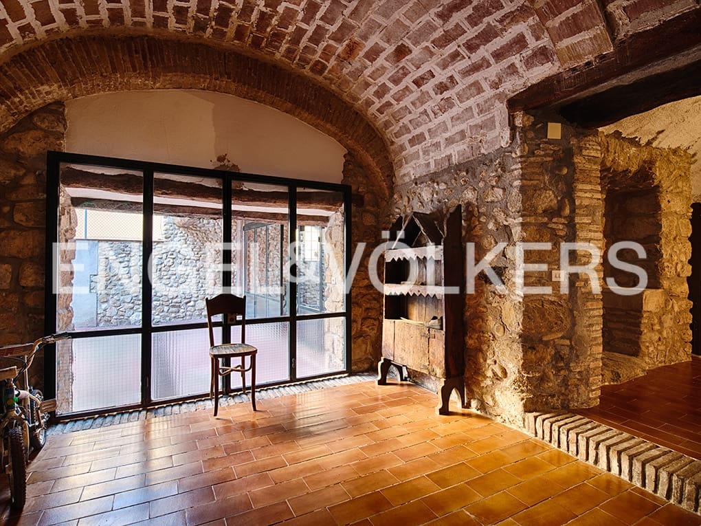 10 soveværelse Byhus til salg i Navata med garage - € 650.000 (Ref: 9005791)